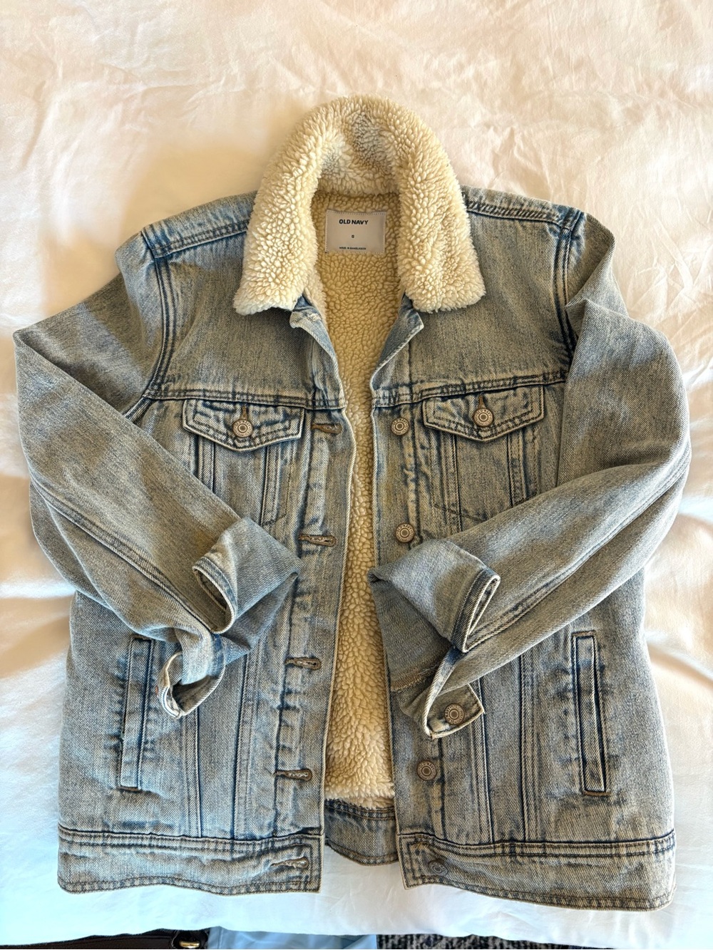Old Navy Light Blue Denim Jacket with Cream Sherpa Lining/collar